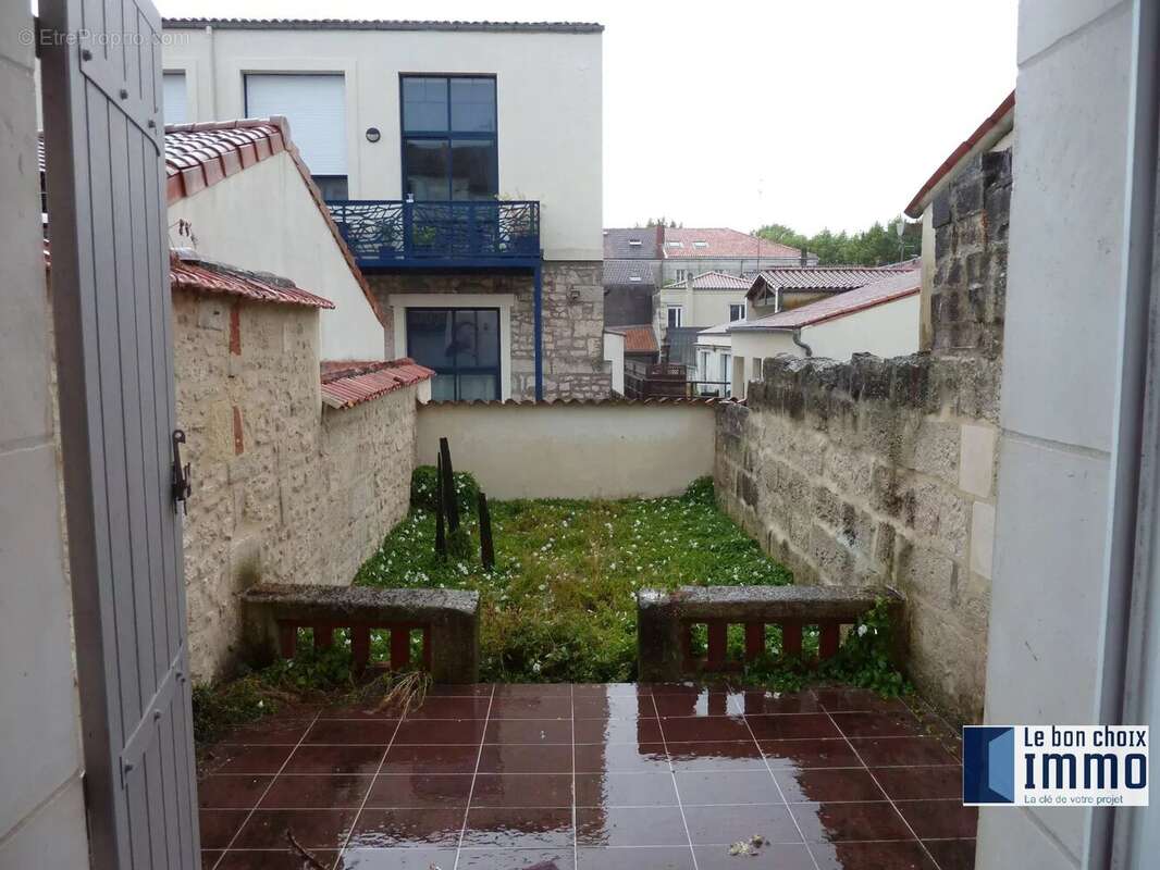 Appartement à SAINTES