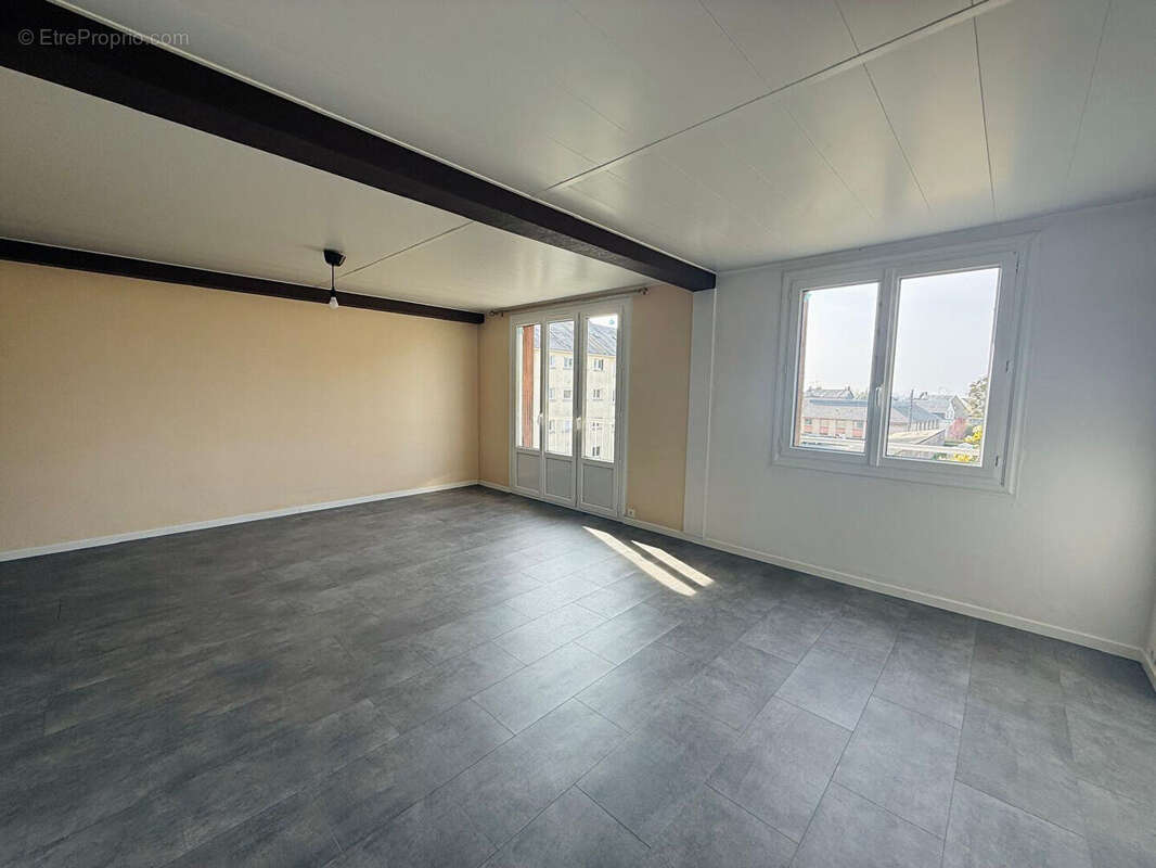 Appartement à FOUGERES