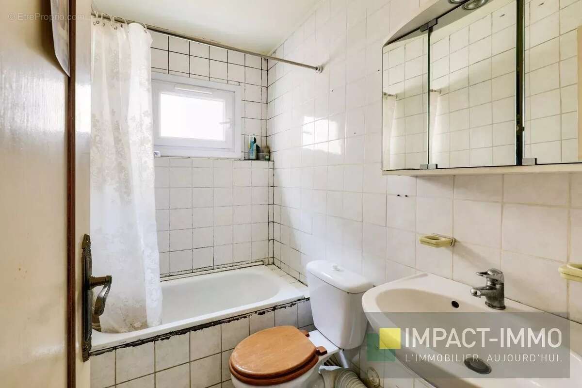 Appartement à COURBEVOIE