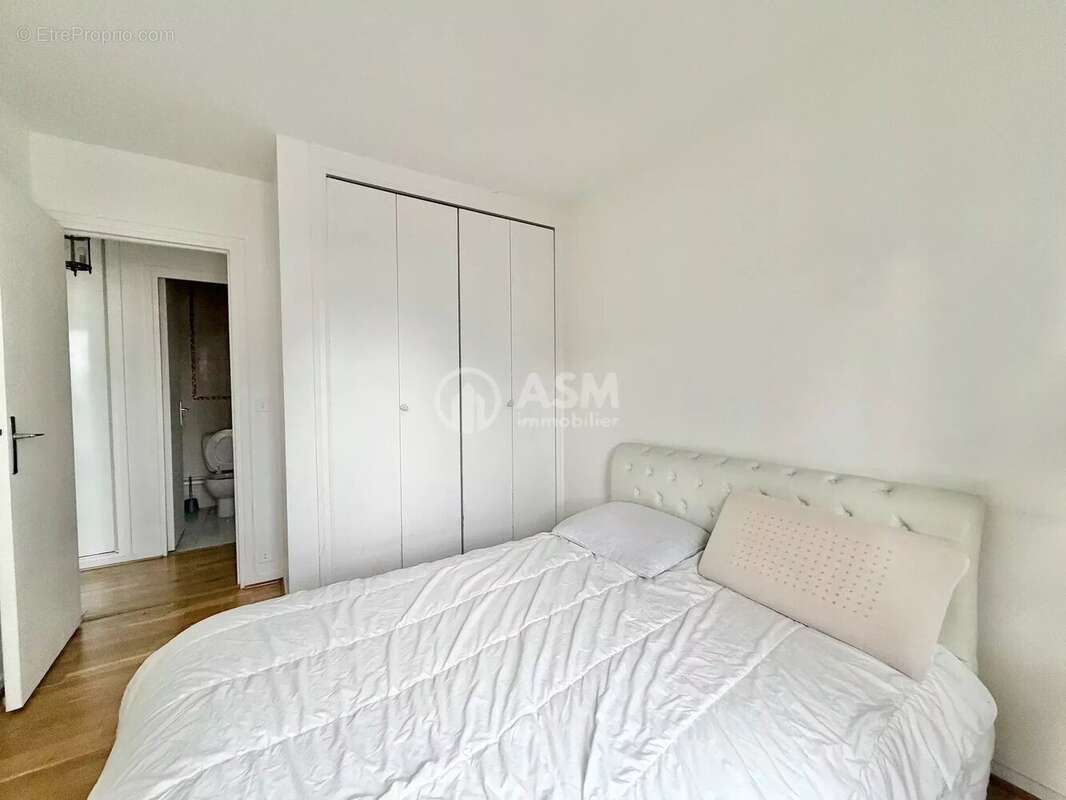 Appartement à COURBEVOIE
