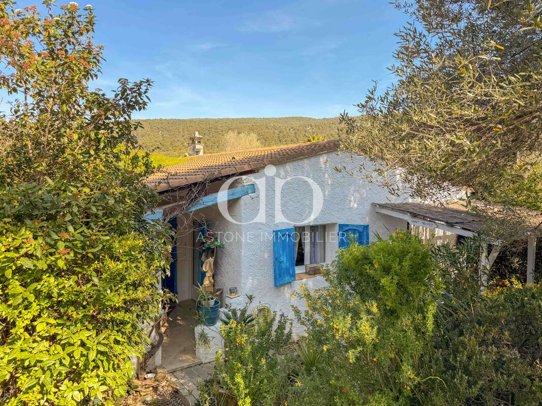 Maison à CEYRESTE