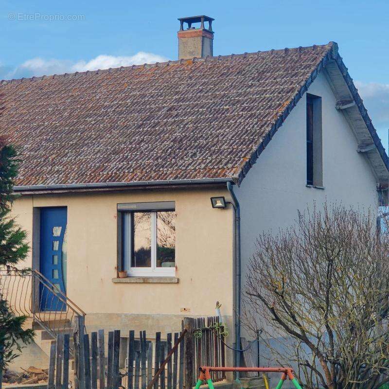 Maison à SAINT-SILVAIN-BAS-LE-ROC