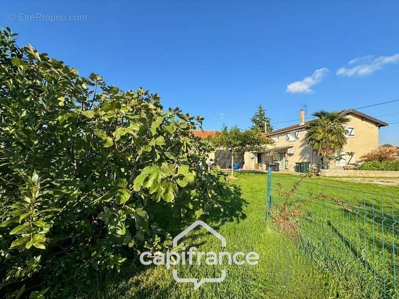 Maison à BOUGE-CHAMBALUD