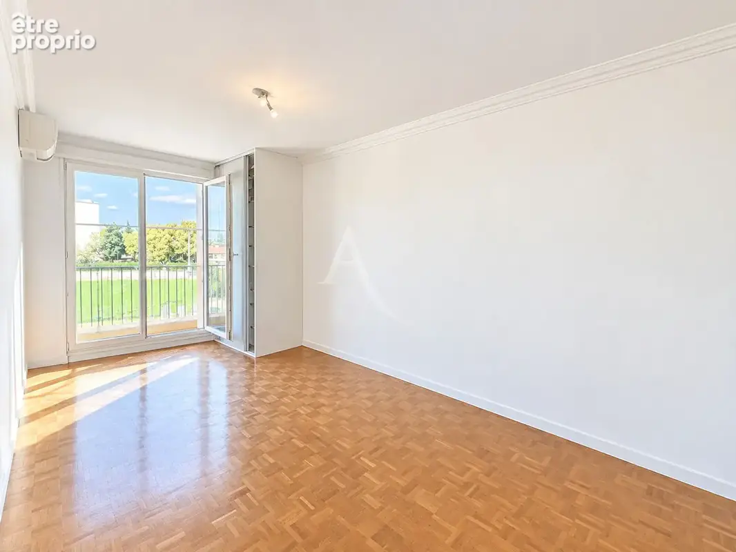 Appartement T4, 97 m2 avec deux balcons, cave et place de parking en sus - photo 4