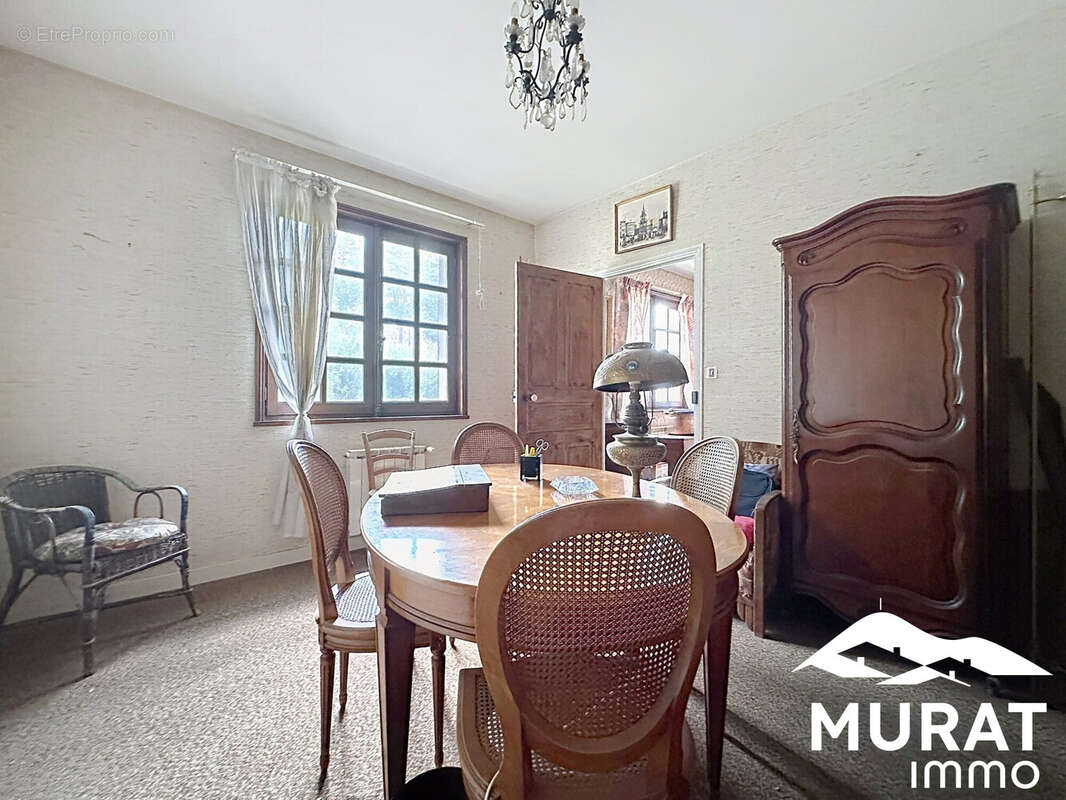 Maison 210 m² à Veyre-Monton  - photo 9