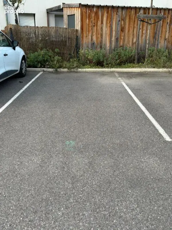 Parking à MEYZIEU