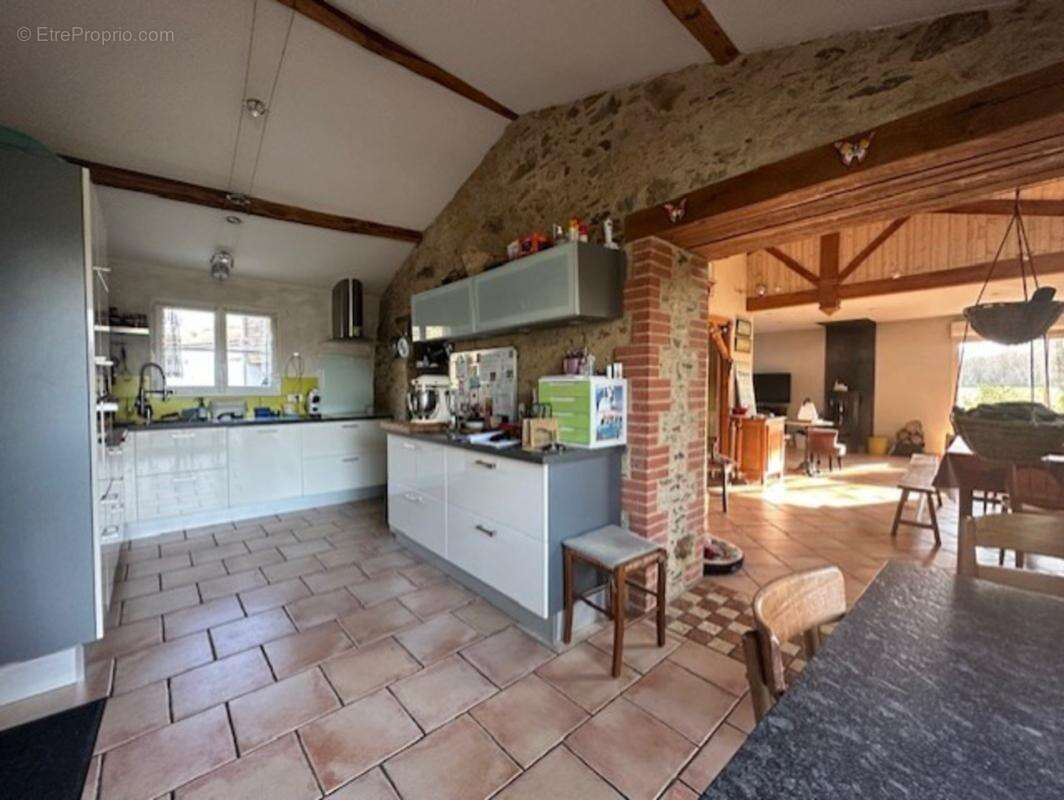AUBIGNY-LES CLOUZEAUX, Longère 156 m², dépendance, 3569 m² terrain - photo 7