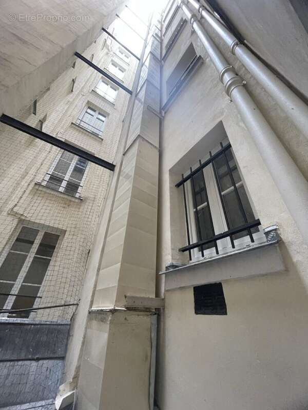 Autre à PARIS-11E