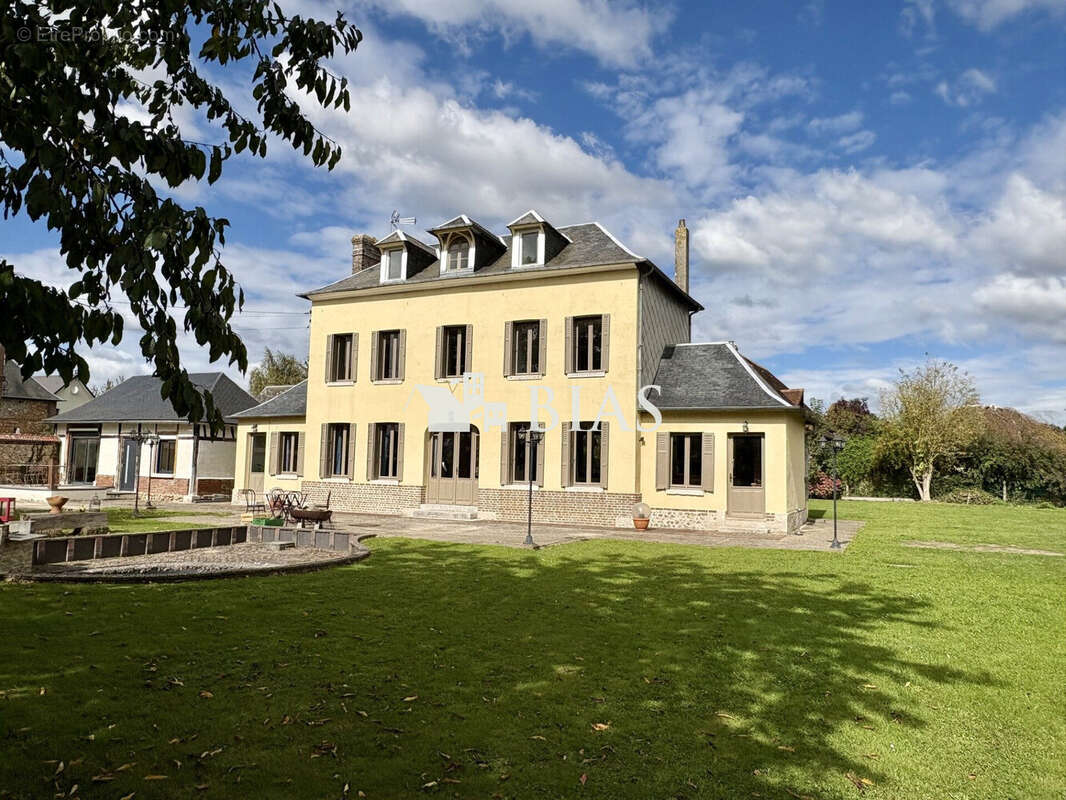 Maison à SAINT-OUEN-DE-THOUBERVILLE