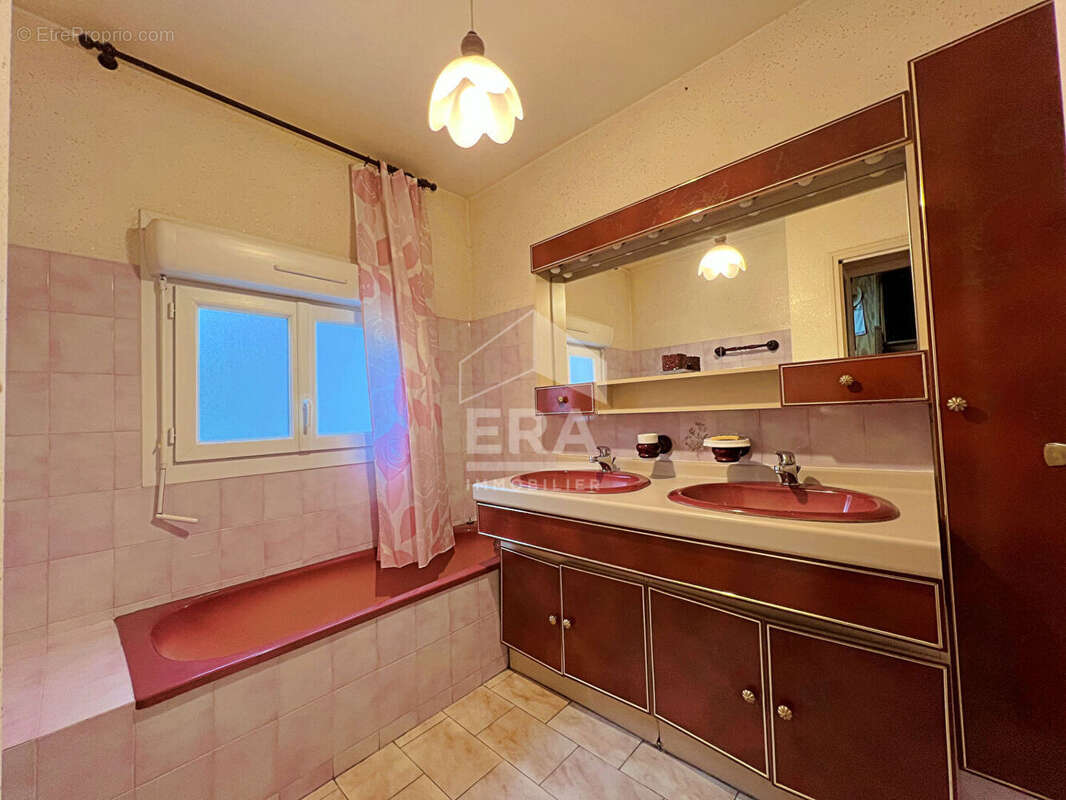 Maison à RUELLE-SUR-TOUVRE