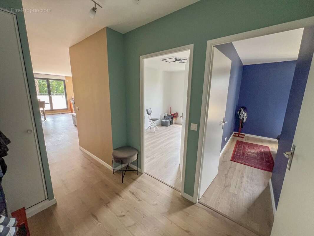 Appartement à LE MESNIL-SAINT-DENIS