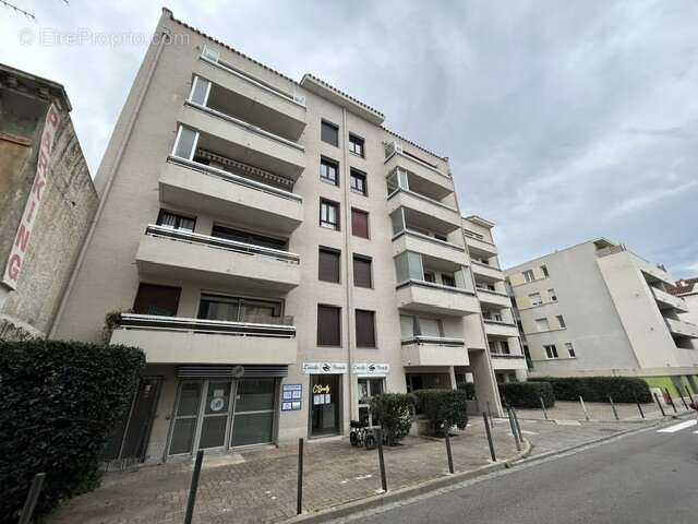 F2 avec balcon et parking - quartier gare - photo 7