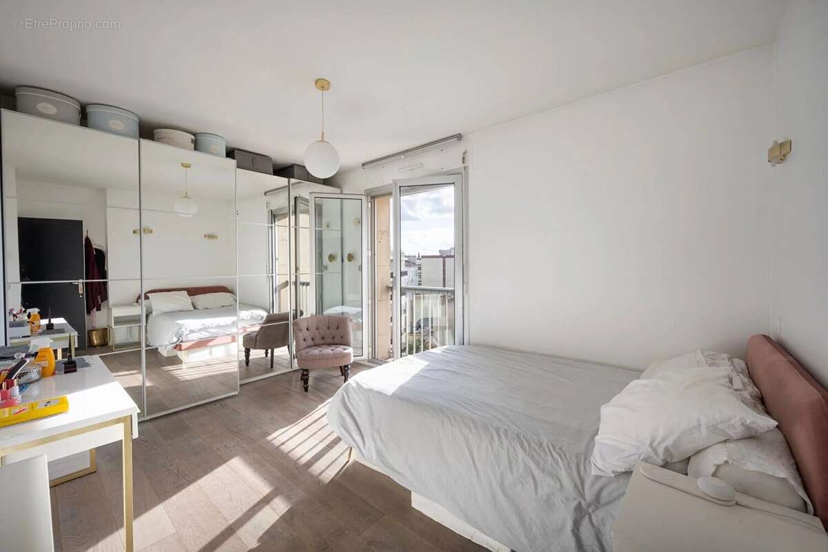 Appartement à CHARENTON-LE-PONT