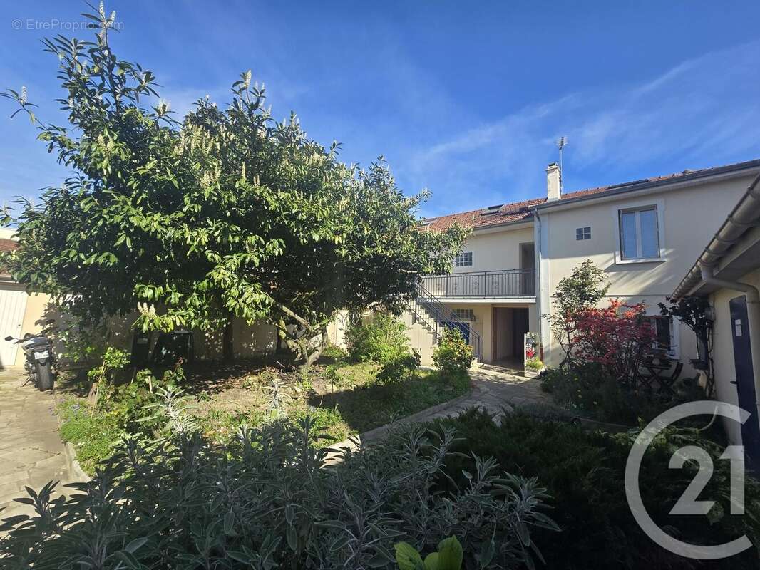 Autre à SAINT-MAUR-DES-FOSSES