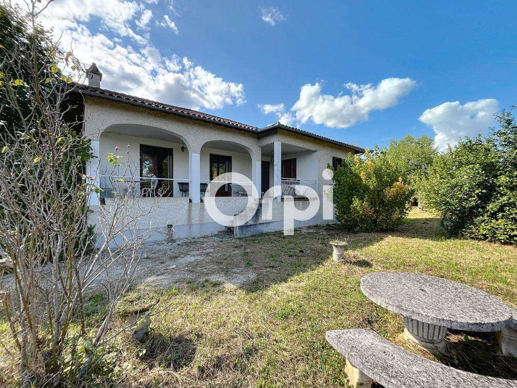 Maison à GAGNAC-SUR-CERE