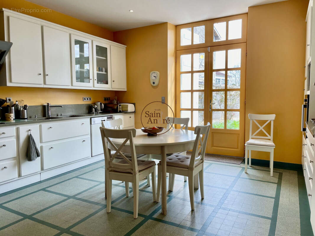 Maison 420 m² à Angouleme  - photo 5