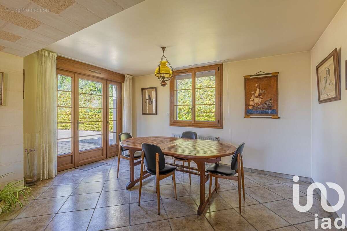 Photo 4 - Maison à NEUILLE-LE-LIERRE