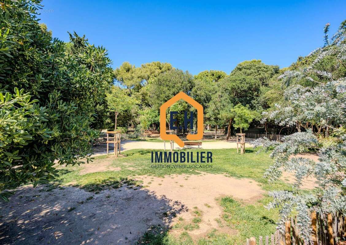 Appartement 300 m² à Toulon  - photo 8