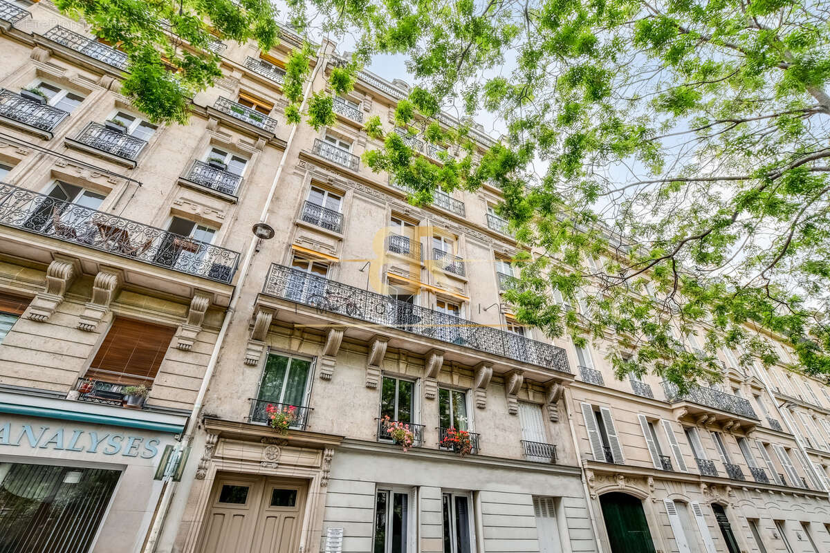 Appartement à PARIS-17E