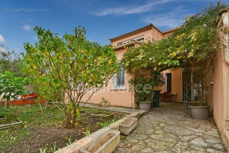 Maison à NEBIAN