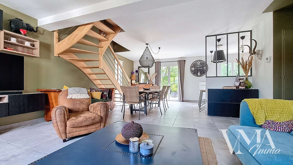 Maison à FONTAINES-SUR-SAONE