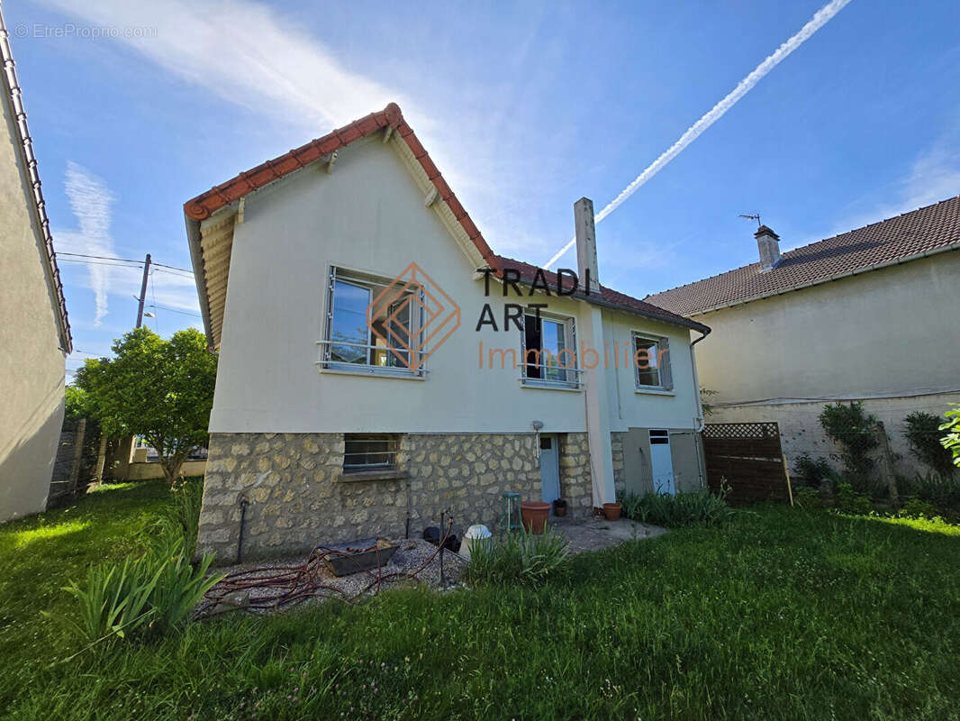 Maison à SAINTE-GENEVIEVE-DES-BOIS