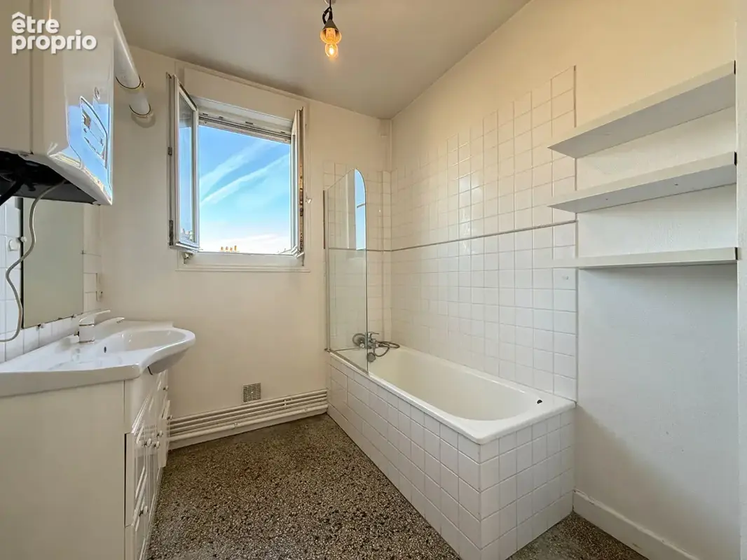 Appartement t5 avec balcon sur cathedrale - place royale - photo 8