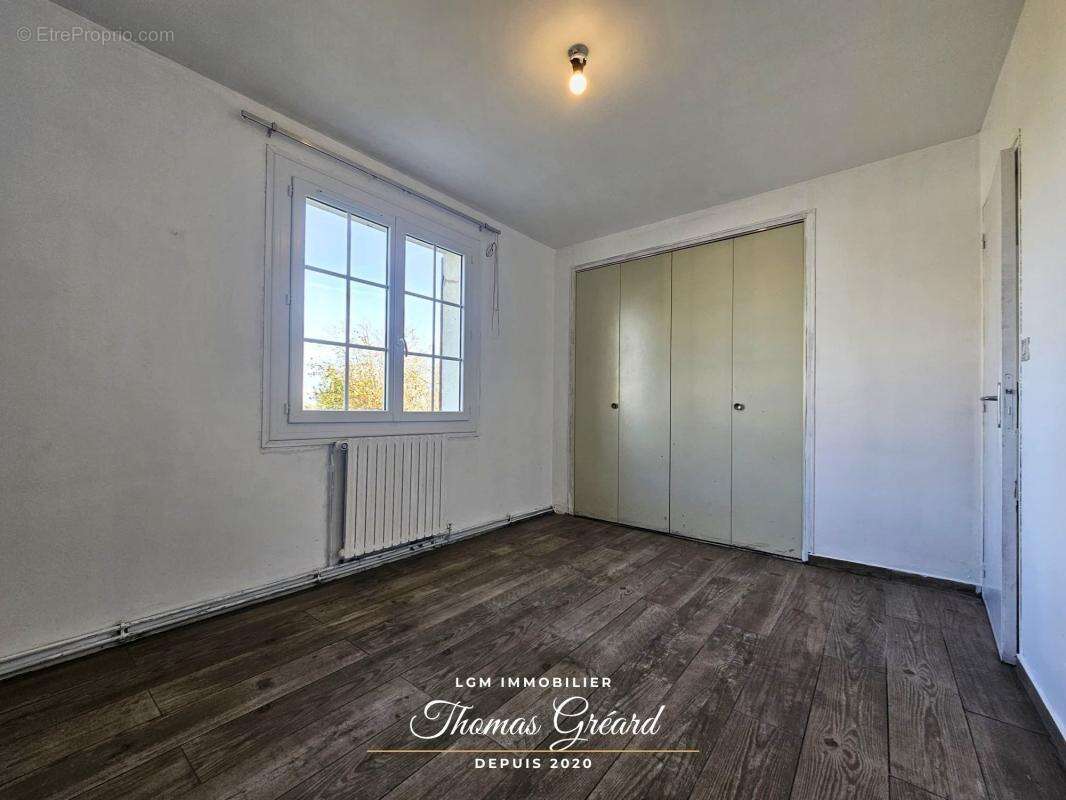 Maison familiale 155 m² – 5 chambres – Vie de plain-pied – Grand terrain clos 6 470 m² – Châteaudun - photo 4