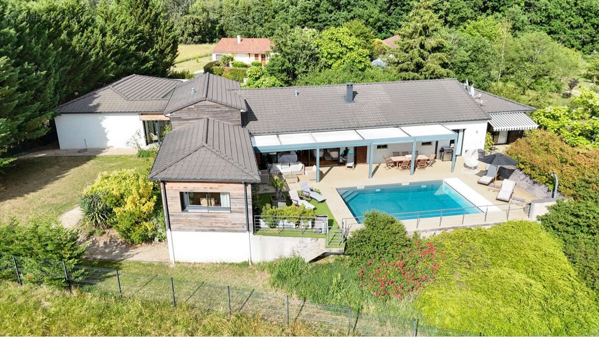 Maison Auriac Du Perigord 8 pièce(s) 243.76 m2 - photo 2
