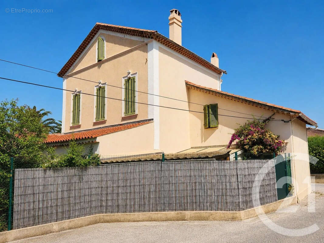 Appartement à SIX-FOURS-LES-PLAGES
