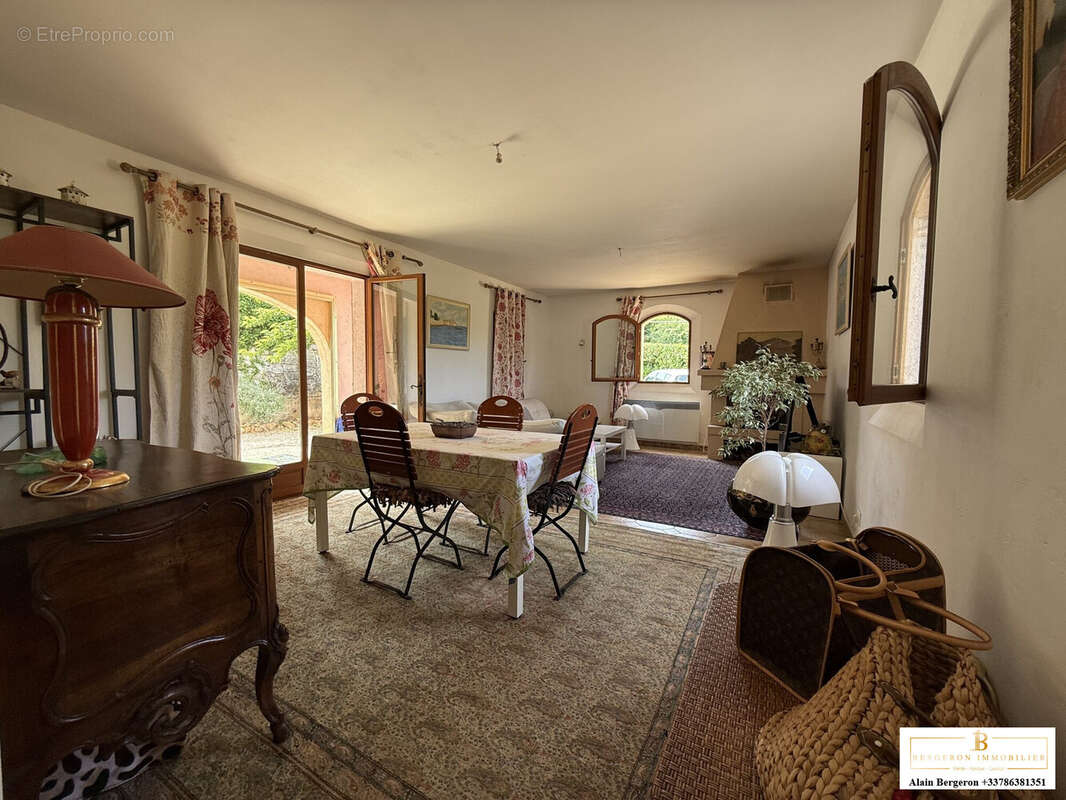 Maison à SAINT-CEZAIRE-SUR-SIAGNE