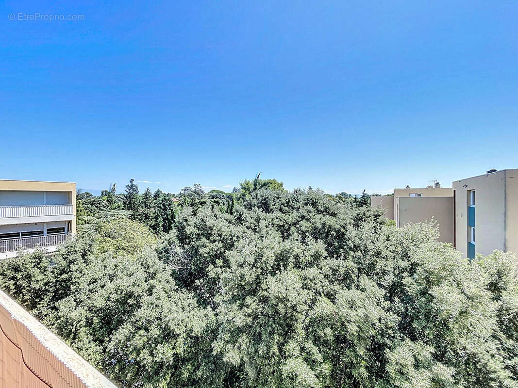 Appartement à VILLENEUVE-LES-AVIGNON