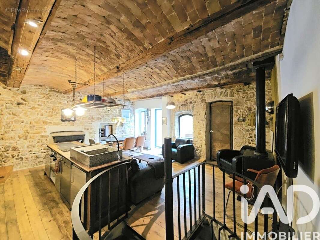 Maison 111 m² à Aigueze  - photo 6