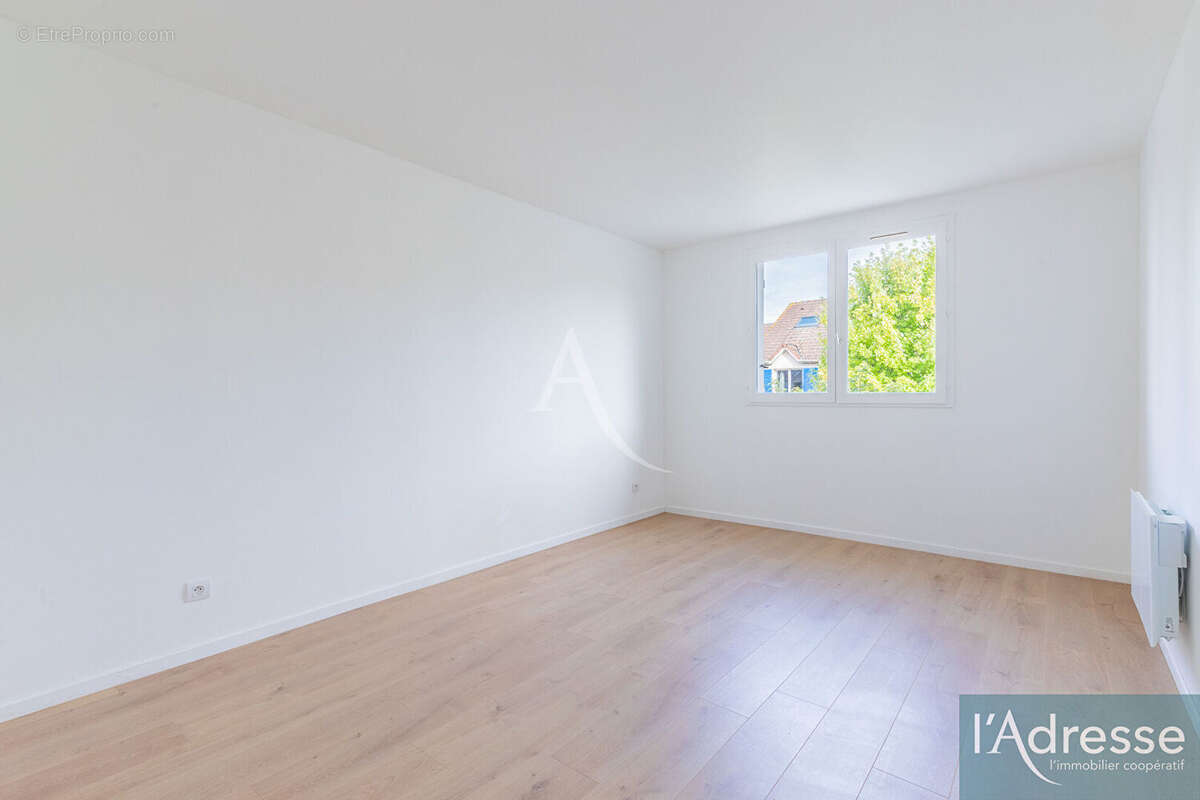 Maison à BURES-SUR-YVETTE