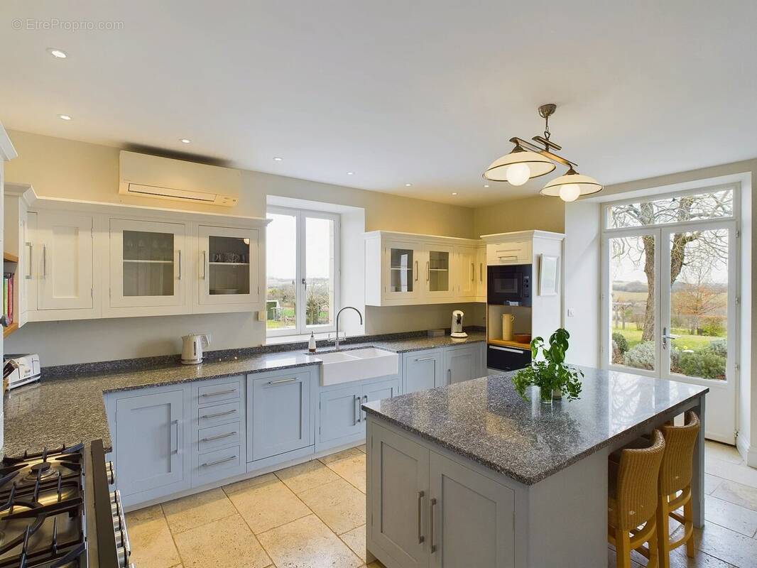 Maison à CAHUZAC-SUR-VERE