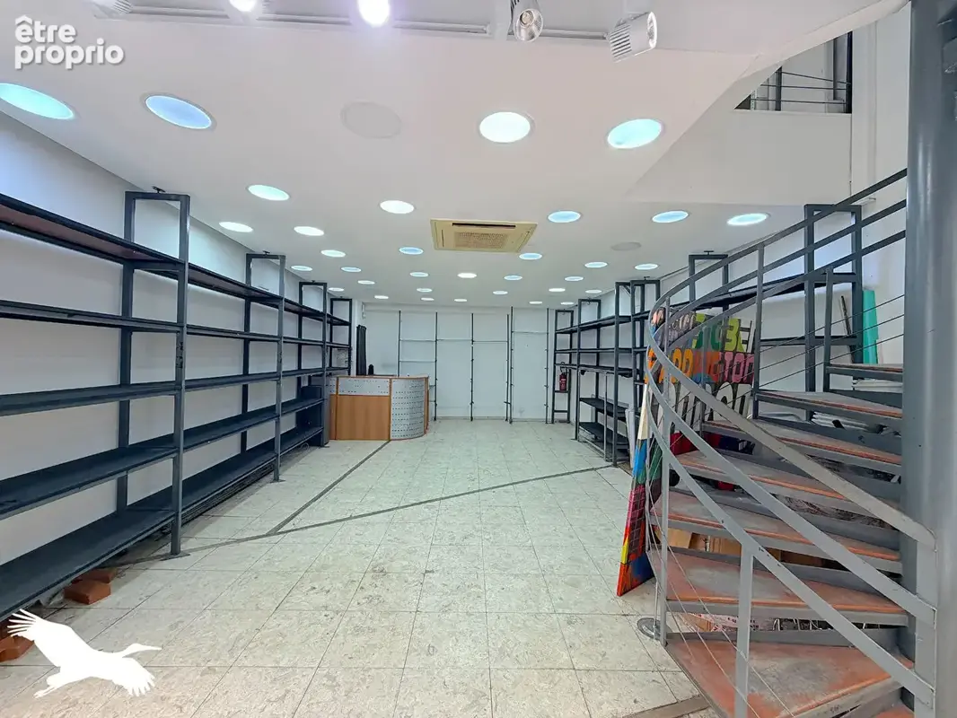 A VENDRE - Marseille 13001, Murs commerciaux de 98m² libre de toutes occupations. - photo 2