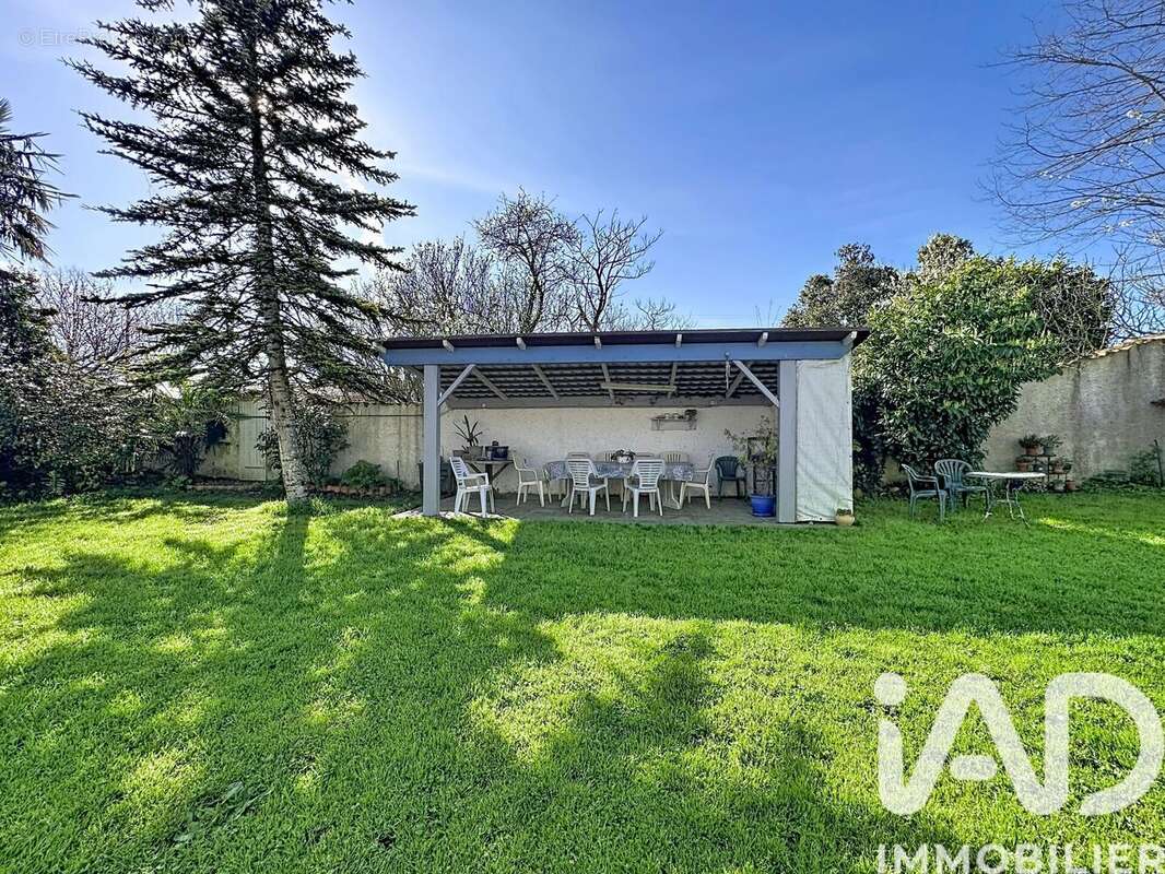 Maison 200 m² à Saint-Cyr-Du-Doret  - photo 3