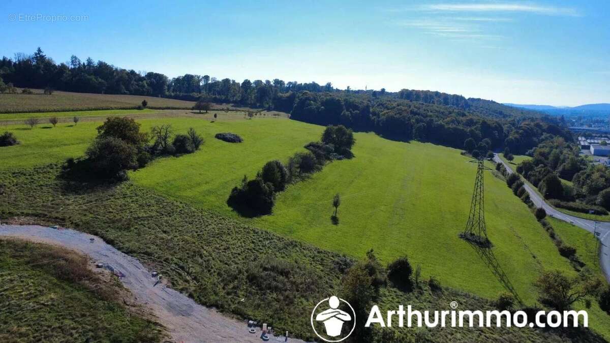 Terrain à FESCHES-LE-CHATEL