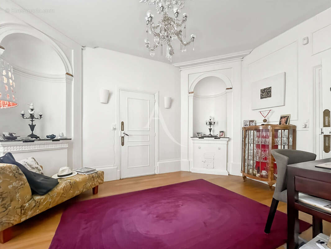 Maison de caractère avec dépendances dans le centre-ville - photo 16