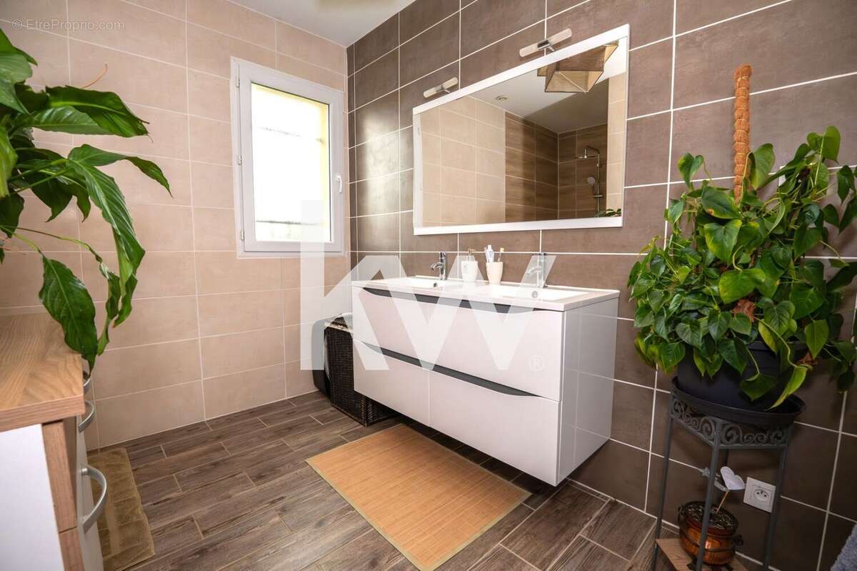 Maison à COMPREIGNAC