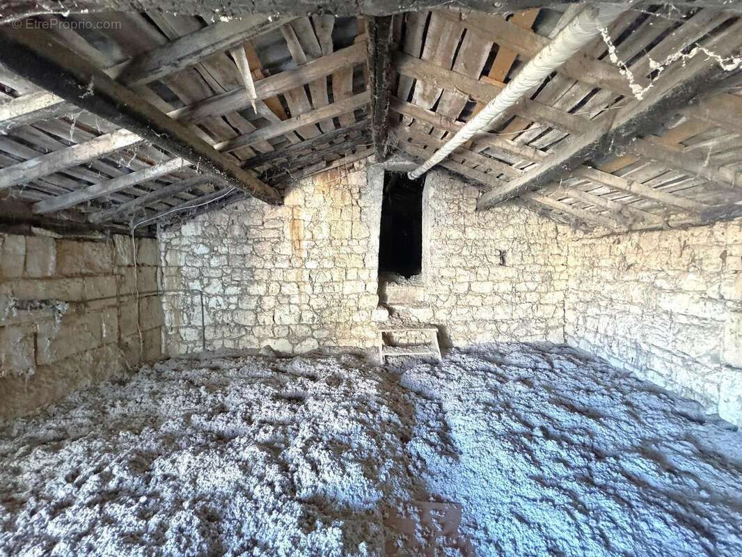   - Maison à ARGENTON-L'EGLISE