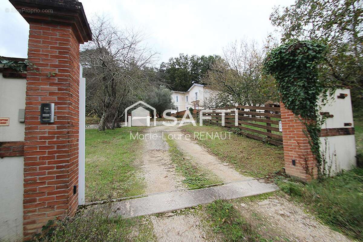 Maison 335 m² à Parisot  - photo 2