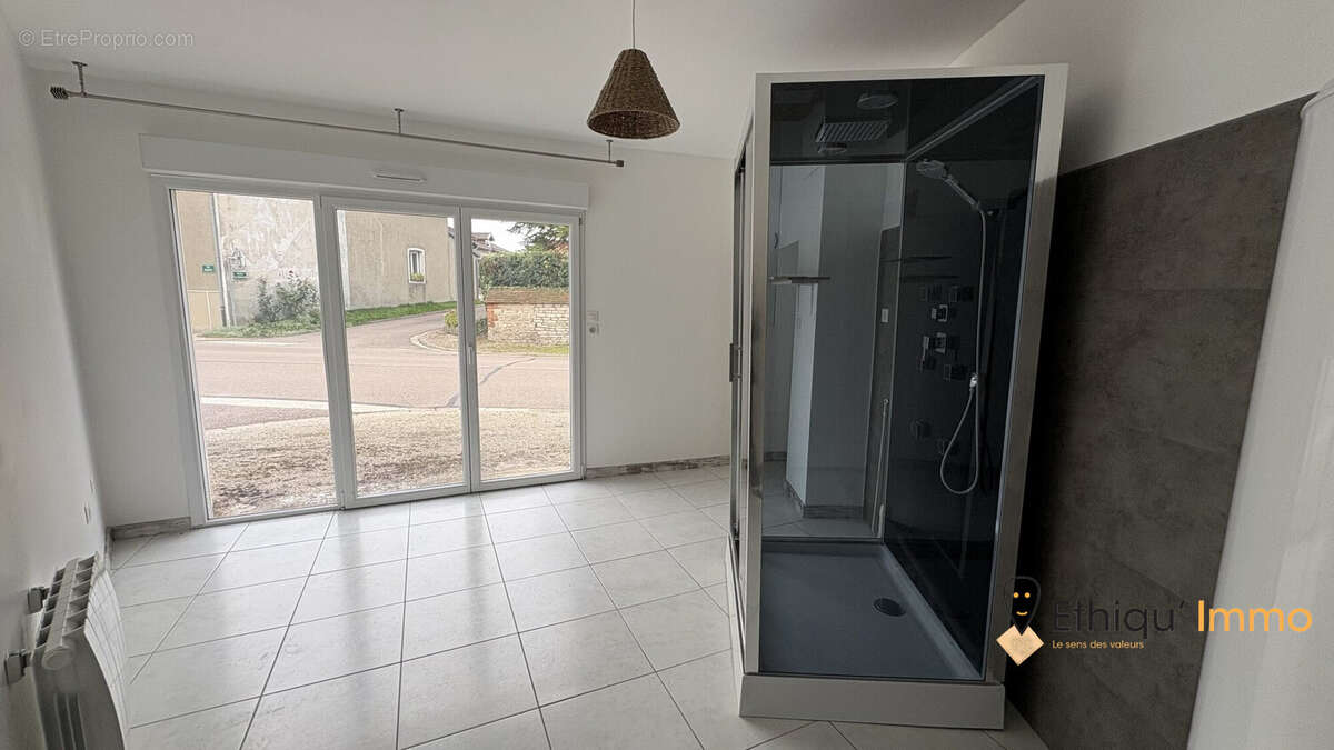 Maison à LIGNOL-LE-CHATEAU