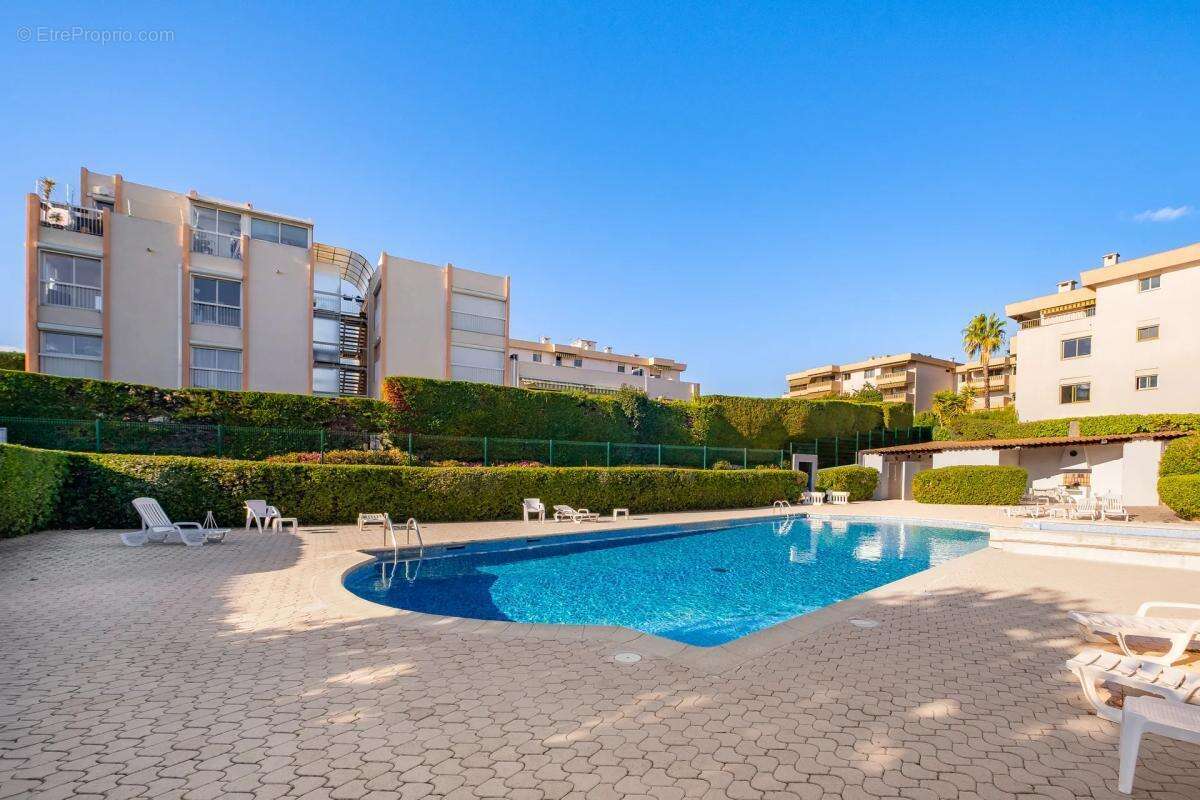 Appartement à SAINT-LAURENT-DU-VAR