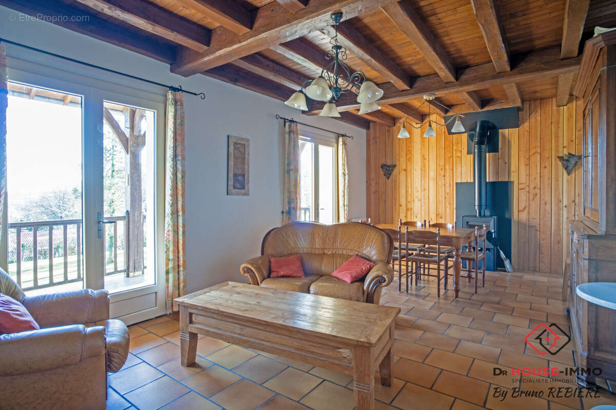 Maison à SAVIGNAC-LES-EGLISES