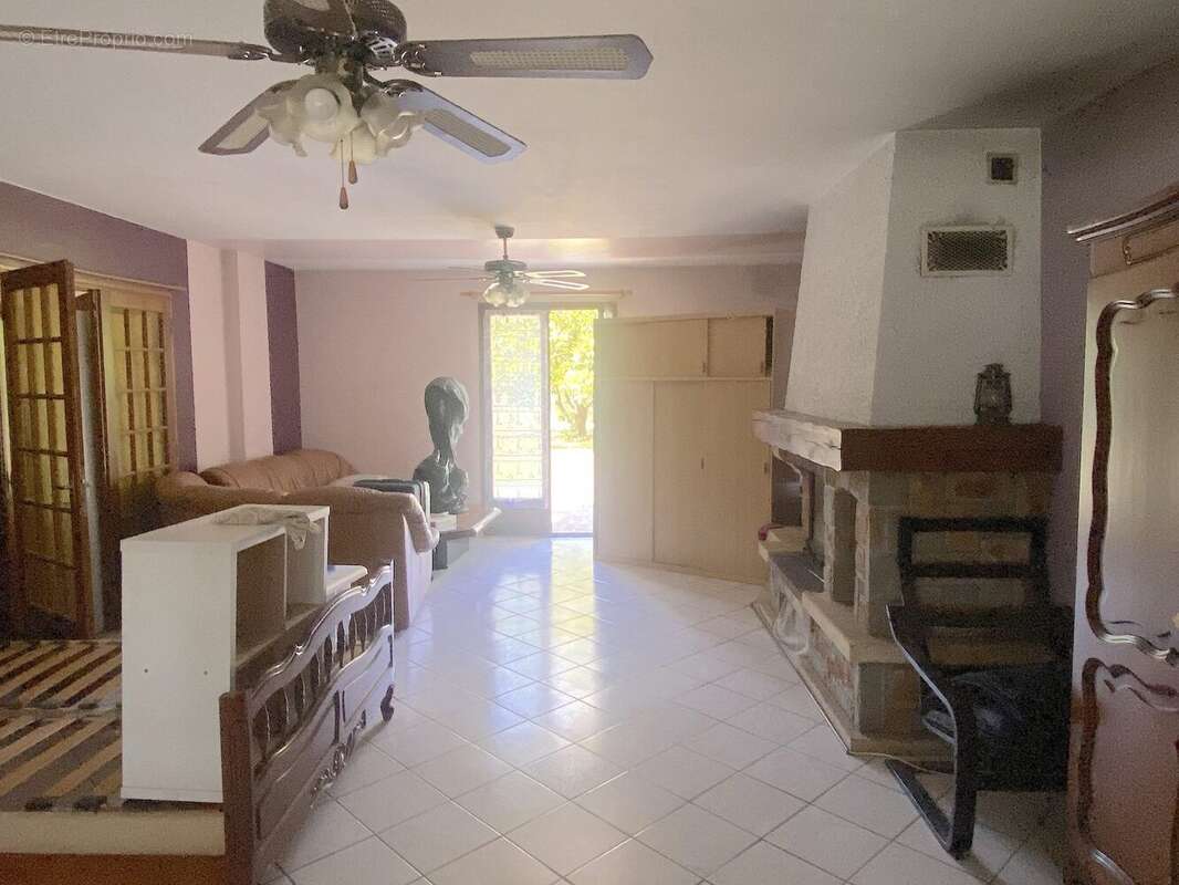 RDC Séjour - Maison à LUMIGNY-NESLES-ORMEAUX