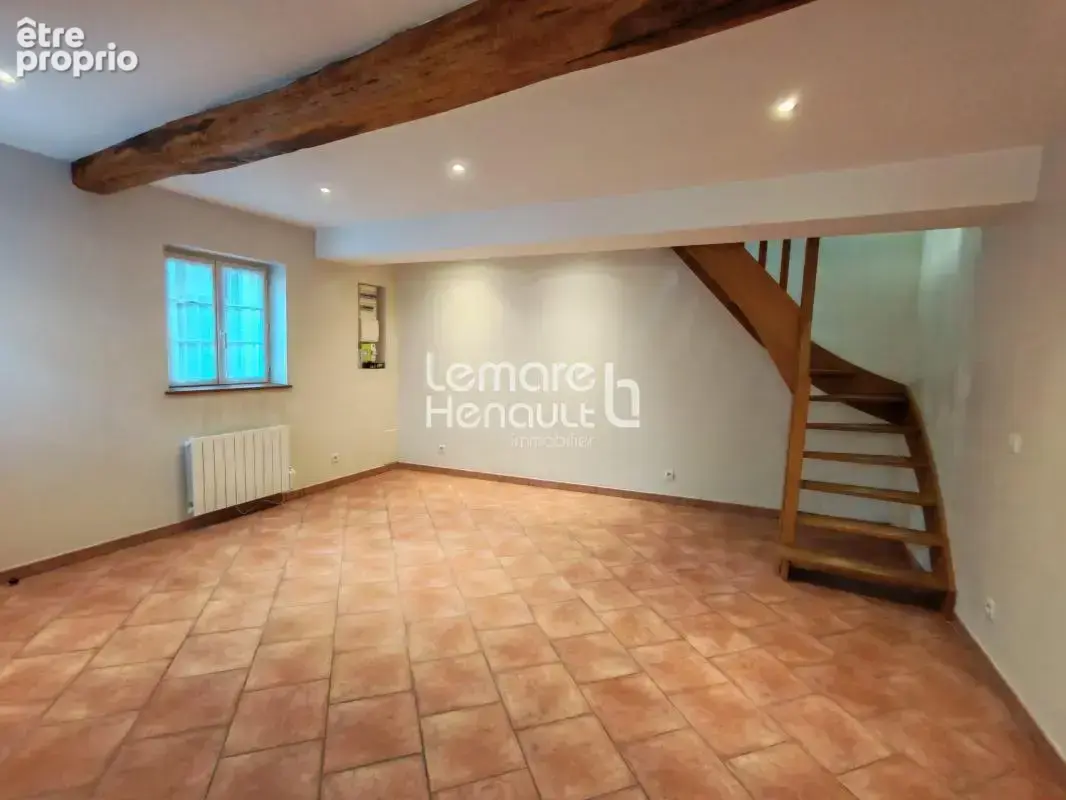 F2 en duplex 38.79 m² de caractère avec un stationnement - photo 2