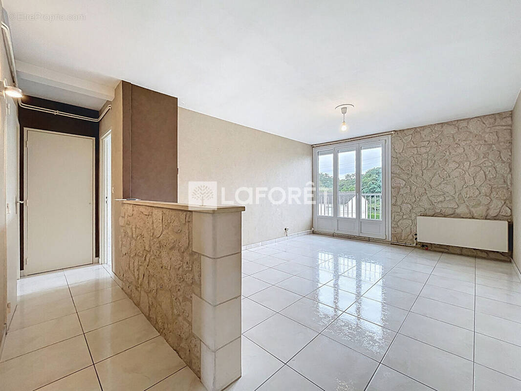 Appartement à SAINT-ETIENNE-DU-ROUVRAY