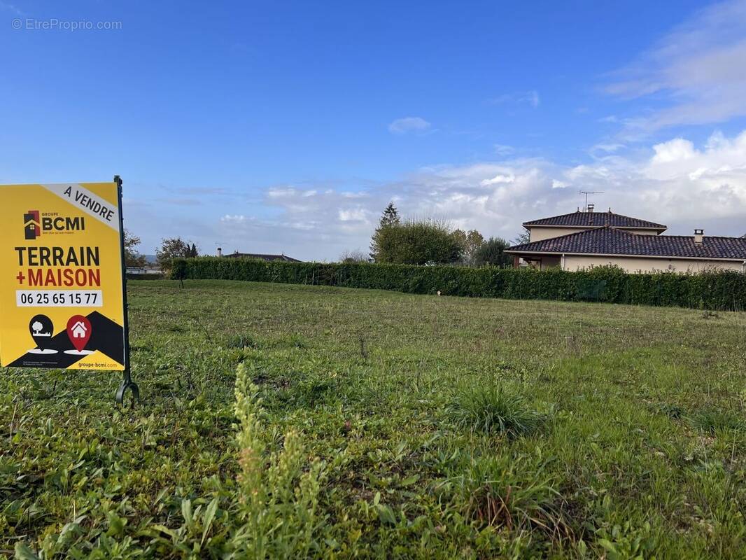 Terrain à RUELLE-SUR-TOUVRE