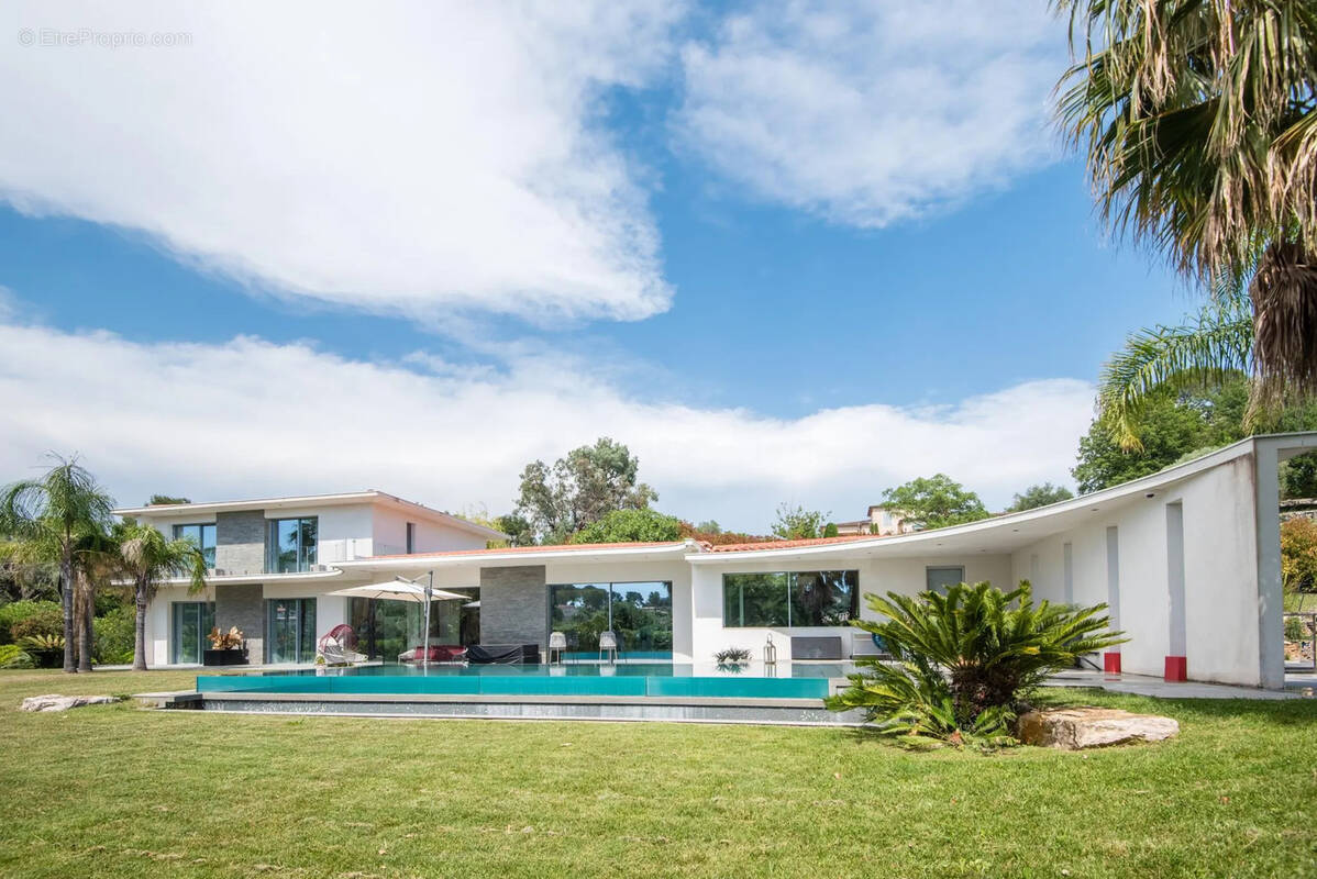 Maison à ROQUEFORT-LES-PINS